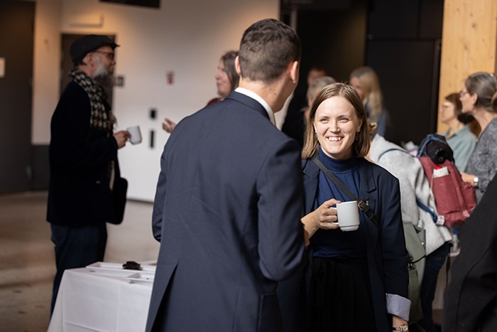 Emma Haglund, ULS president 2023 participates in mingle. Photo: Johan Wahlgren.