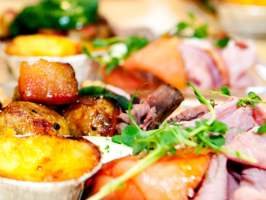 Tallrik med mat. Foto.