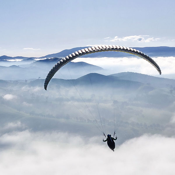 Skärmflygare. Foto.