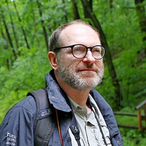 Grzegorz Mikusinski i naturen. Foto.