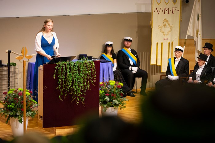 A picture of a female student at the podium.
