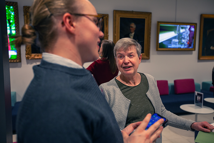 Åsa Domeij i samtal med agronomstudenten David Hansson