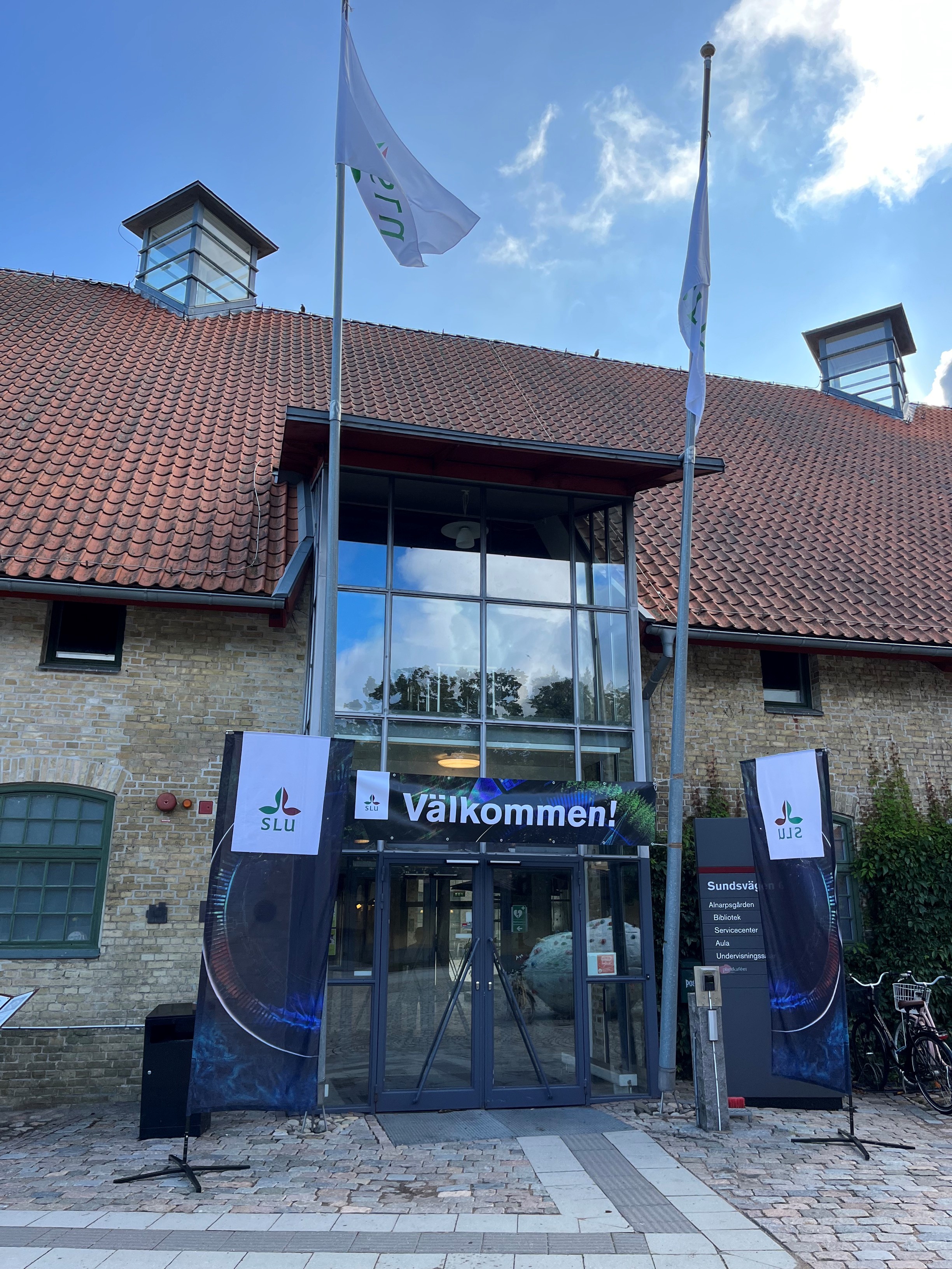 Utanför aulan i Alnarp