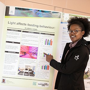 Student by her poster. Photo: Johan Wahlgren