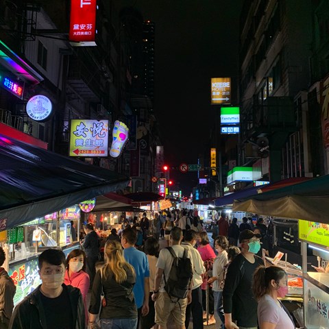 picture of a street market in Taiwan